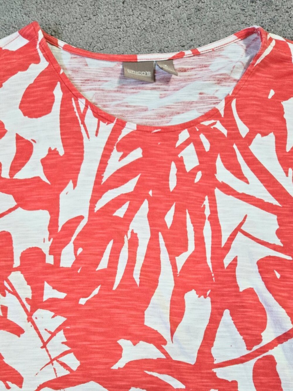 Chico's Red Pink White Abstract Floral Slub Knit Cutout Shoulder Top Beachy - Picture 5 of 9